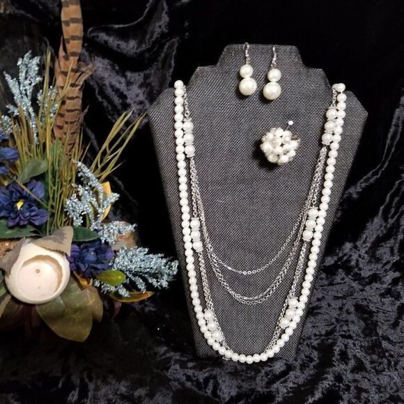 3pc Pearl set with necklace, earrings and ring - Picture 1 of 4